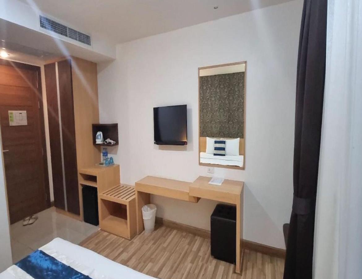 Icheck Inn Central Patong Exteriör bild
