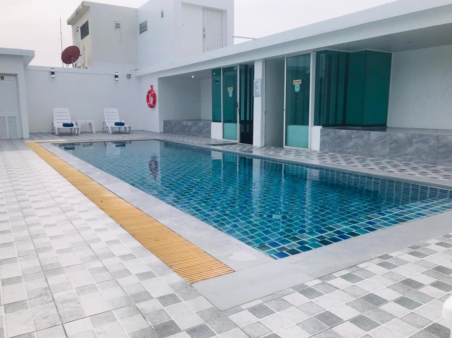 Icheck Inn Central Patong Exteriör bild